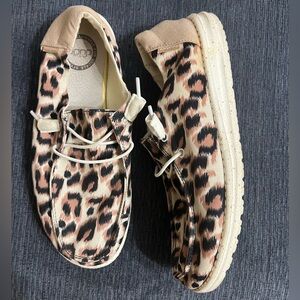 Leopard Hey Dude Sz 8